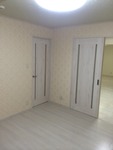 寝室リフォーム後　　　　　　床や壁紙は他の部屋とは違う柄を使用しました。扉も新しく取替しています。